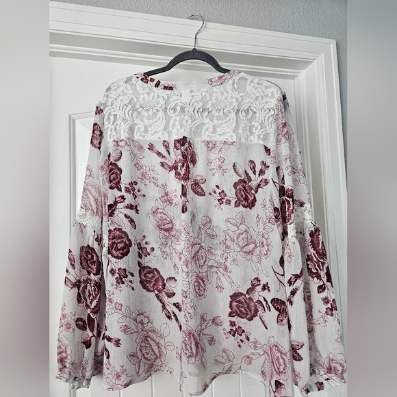 Torrid lace inset top - Picture 2 of 5